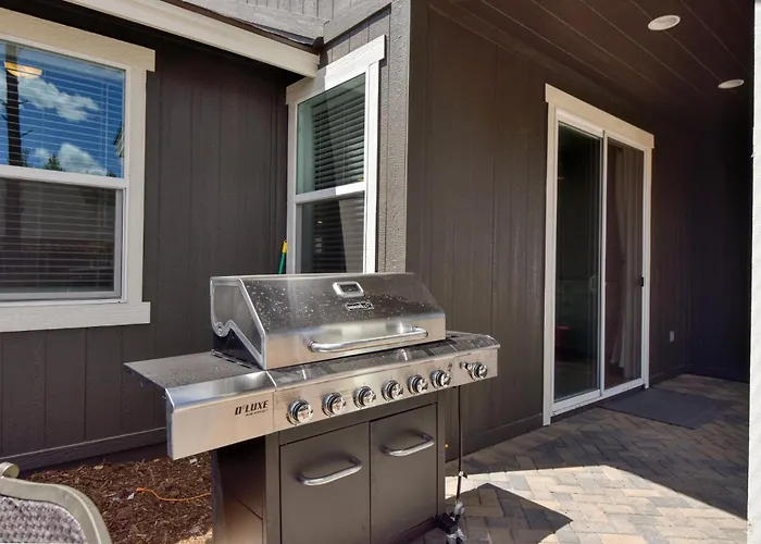 Holiday home Windtree Retreat Hot Tub Pet-friendly Fire Pit Near Downtown