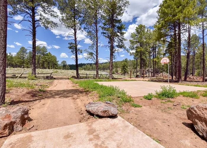 Holiday home Windtree Retreat Hot Tub Pet-friendly Fire Pit Near Downtown