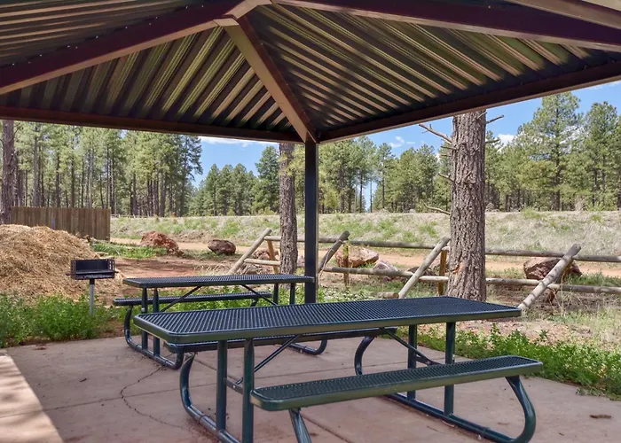 Holiday home Windtree Retreat Hot Tub Pet-friendly Fire Pit Near Downtown *
